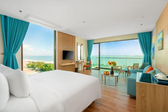 https://bienviettour.com/storage/sala-ocean-suite-1-1-scaled.jpg